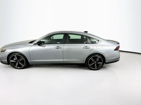 Used 2025 Honda Accord Sport image 4