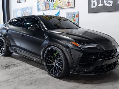 Used 2020 Lamborghini Urus image 2