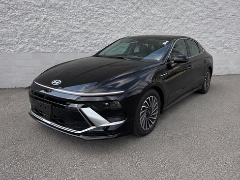 Used 2025 Hyundai Sonata Limited FWD image 1
