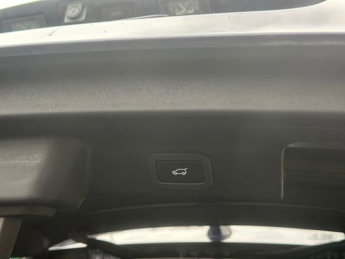 Used 2017 Jaguar F-PACE R-Sport AWD/4WD image 16