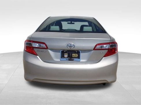 Used 2014 Toyota Camry LE image 6