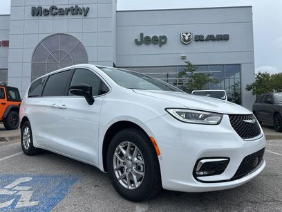New 2026 Chrysler Pacifica Select