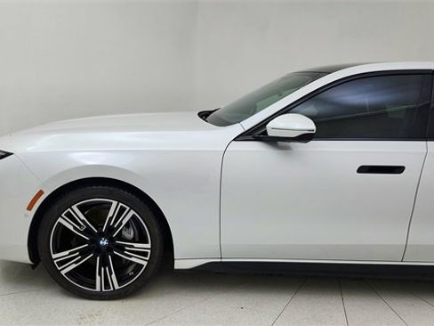 Used 2023 BMW i7 xDrive60 image 9