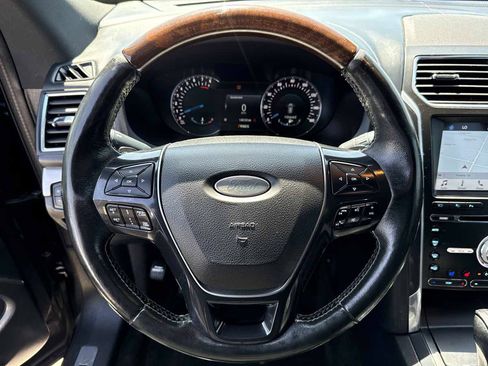 Used 2017 Ford Explorer Platinum AWD/4WD image 34