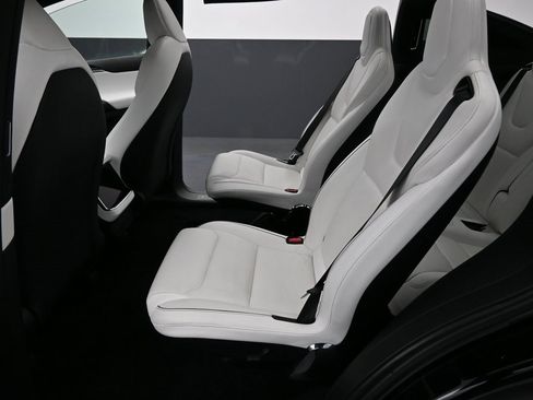 Used 2022 Tesla Model X Plaid image 25