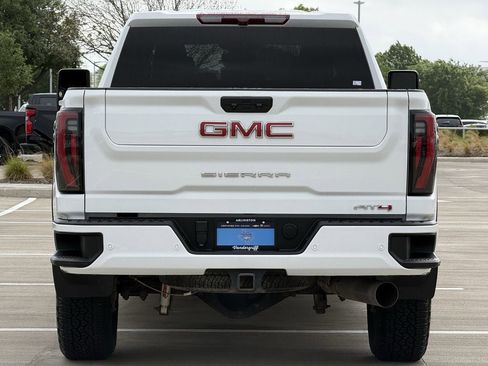 Used 2024 GMC Sierra 2500 AT4 image 5