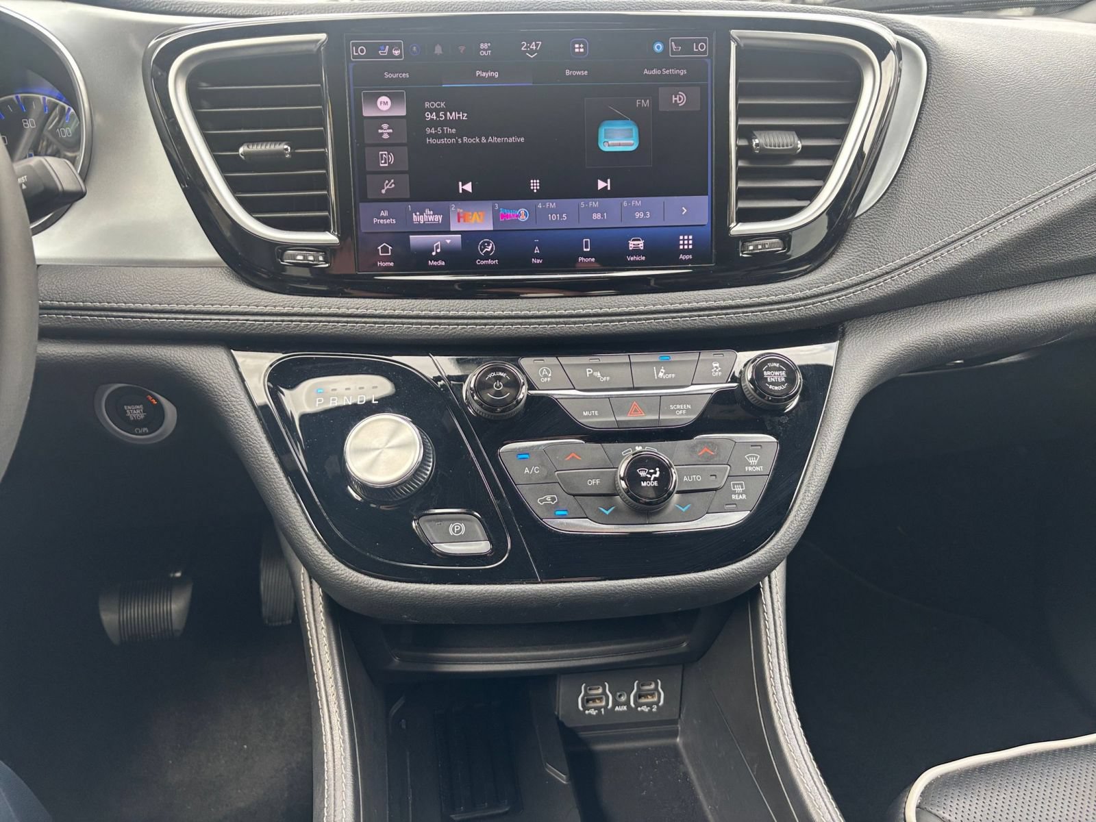 Used 2025 Chrysler Pacifica Limited FWD image 16