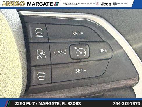 Used 2025 Jeep Grand Cherokee Limited w/ Luxury Tech Group II AWD/4WD image 30