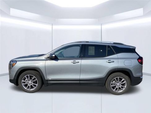 Used 2024 GMC Terrain SLT AWD/4WD image 11