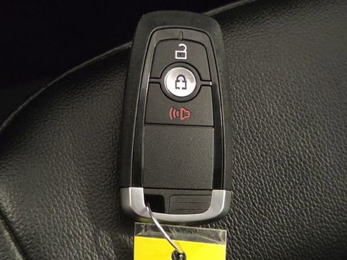 Used 2022 Ford Edge SEL image 25