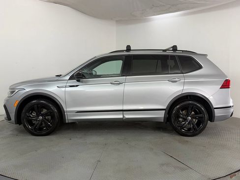 Used 2023 Volkswagen Tiguan SE R-Line FWD image 4