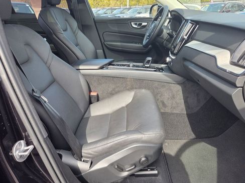 Used 2025 Volvo XC60 B5 Plus image 29