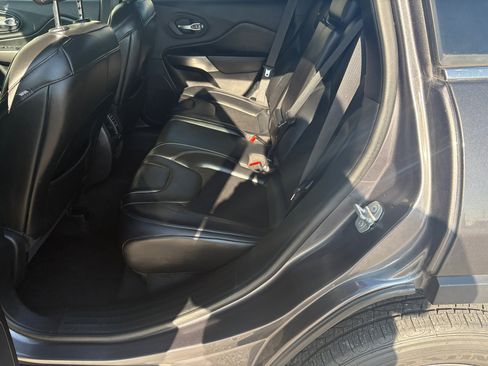 Used 2020 Jeep Cherokee Latitude Plus w/ Cold Weather Group image 7