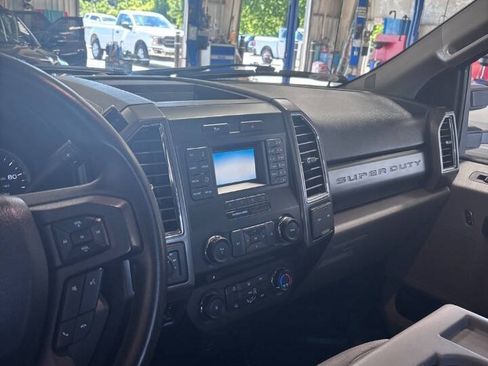 Used 2017 Ford F250 XLT w/ XLT Value Package AWD/4WD image 4
