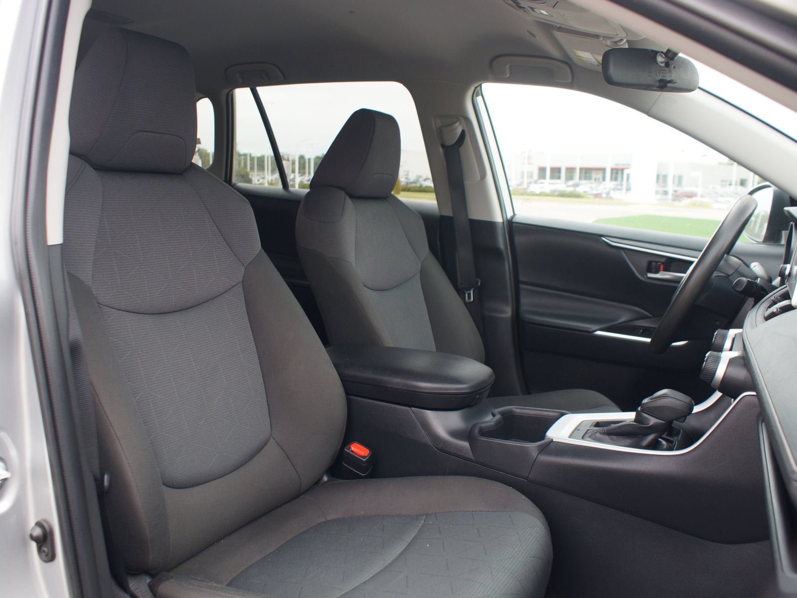 Used 2025 Toyota RAV4 XLE AWD/4WD image 22