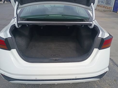 Used 2025 Nissan Altima 2.5 SV FWD image 14