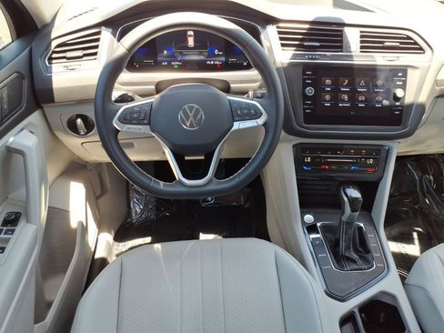 Certified 2023 Volkswagen Tiguan SE FWD image 24