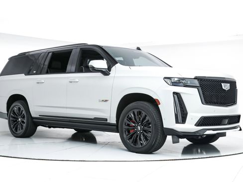 Used 2024 Cadillac Escalade ESV V w/ LPO, ONYX Package image 7