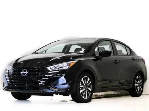 Used 2025 Nissan Versa SV FWD image 3