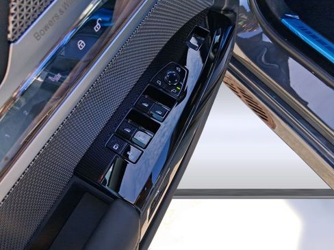 New 2026 BMW 750e xDrive w/ Executive Package image 18