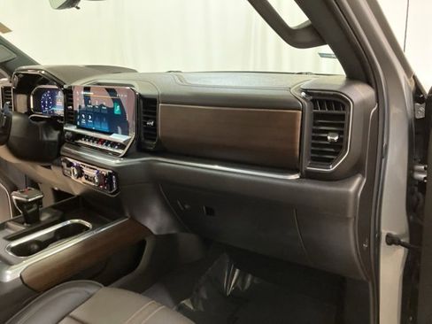 Used 2024 Chevrolet Silverado 1500 High Country w/ Technology Package image 26