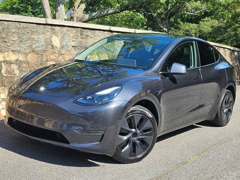 Used 2024 Tesla Model Y Long Range AWD/4WD image 5