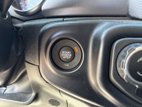Used 2023 Jeep Gladiator Sport w/ Off Road Group AWD/4WD image 18
