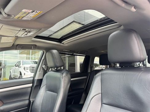 Used 2015 Toyota Highlander XLE image 21