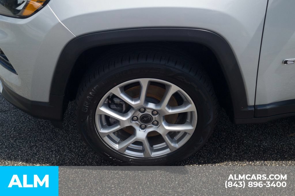 Used 2025 Jeep Compass Limited AWD/4WD image 12