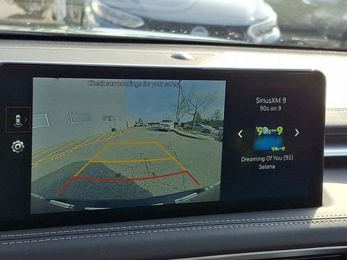 Used 2025 Genesis G70 2.5T image 17