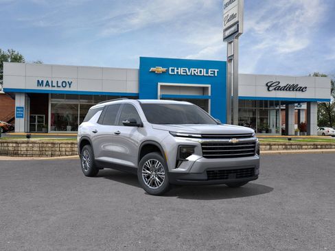 New 2026 Chevrolet Traverse LT image 2