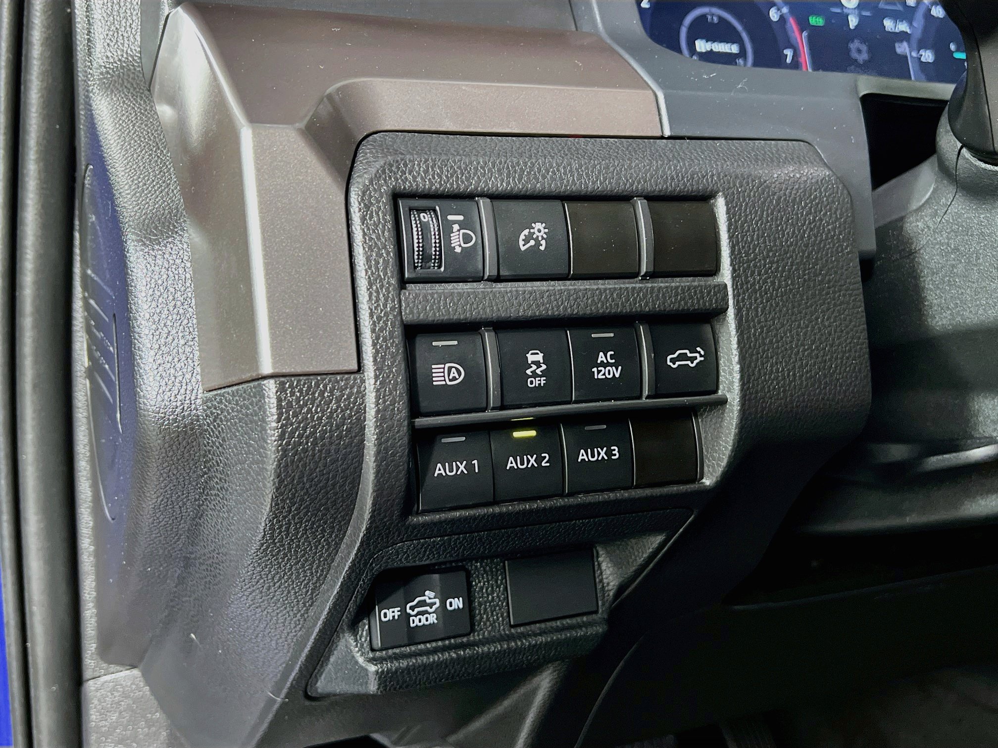 Used 2024 Toyota Tacoma TRD Off-Road w/ TRD Off Road Premium Package AWD/4WD image 10