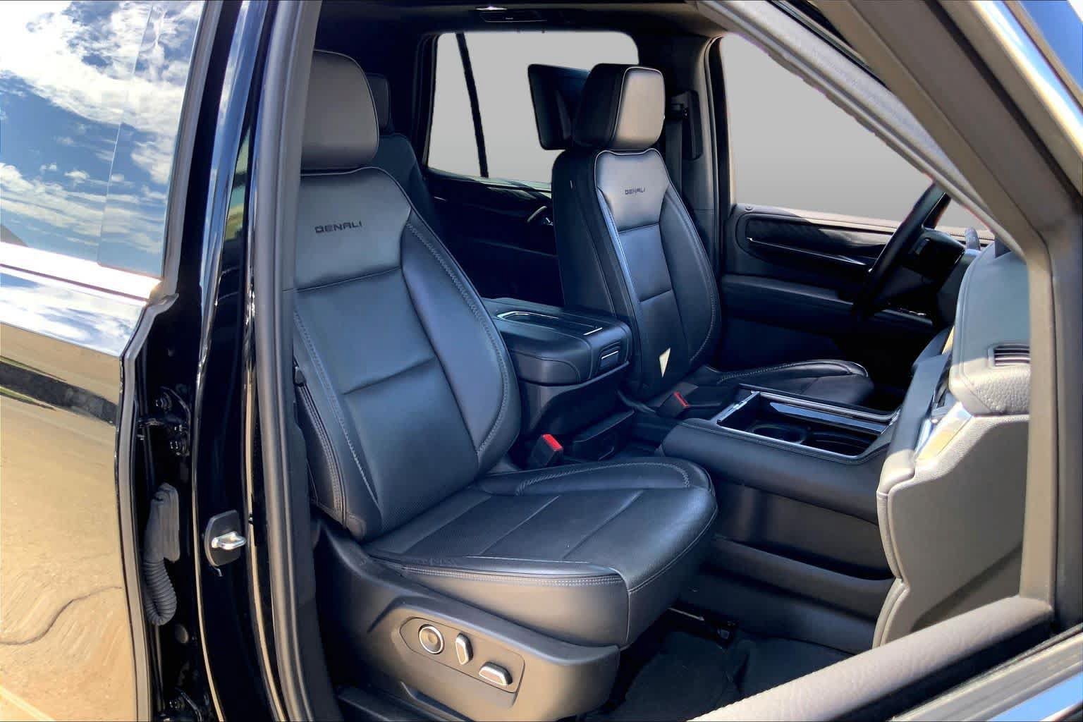 Used 2024 GMC Yukon Denali AWD/4WD image 9