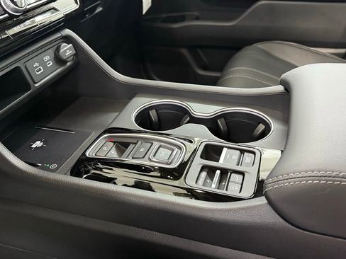 Used 2025 Honda Pilot Elite image 21