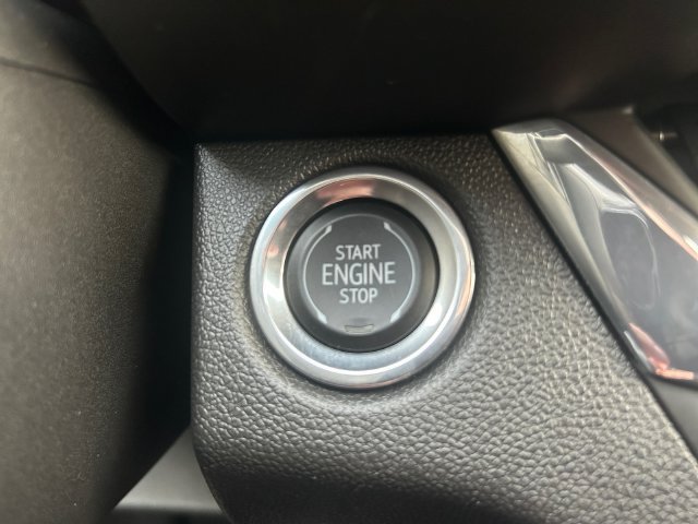 Used 2025 Buick Envista Sport Touring w/ Convenience I Package FWD image 35