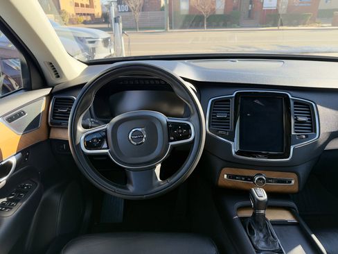 Certified 2022 Volvo XC90 T6 Momentum w/ Climate Package image 35