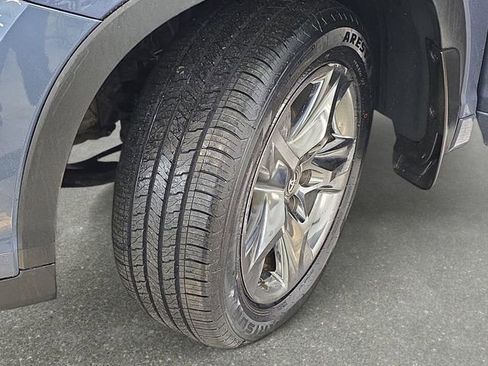 Used 2017 Toyota Highlander Limited Platinum image 32