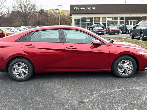 New 2026 Hyundai Elantra SE image 3