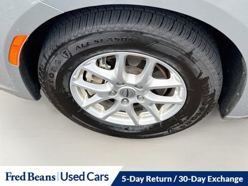 Used 2023 Chrysler Pacifica Touring-L FWD image 37
