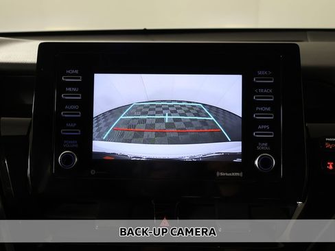 Used 2024 Toyota Camry SE image 4