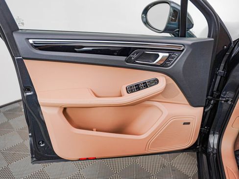 Certified 2026 Porsche Macan AWD/4WD image 26
