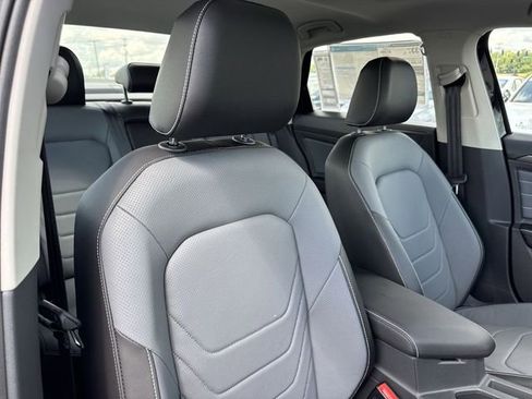 New 2025 Volkswagen Jetta SEL image 25