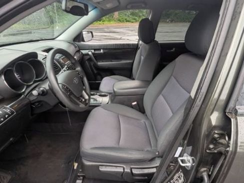 Used 2012 Kia Sorento LX w/ Convenience Pkg FWD image 18