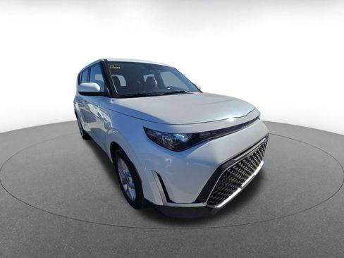 Used 2025 Kia Soul LX w/ LX Technology Package image 3