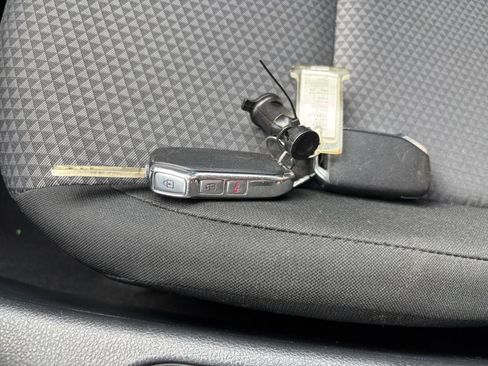 Used 2025 Kia Soul LX w/ LX Technology Package FWD image 20