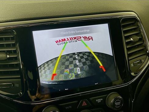 Used 2019 Jeep Grand Cherokee Altitude AWD/4WD image 19