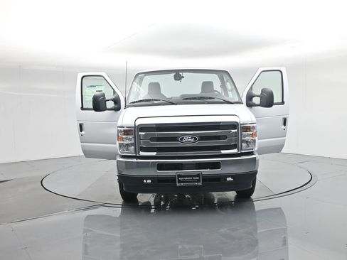 New 2026 Ford E-450 and Econoline 450 Super Duty w/ Power Equipment Group image 22
