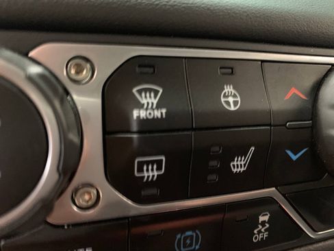 Used 2025 Jeep Wrangler Unlimited Sahara AWD/4WD image 16