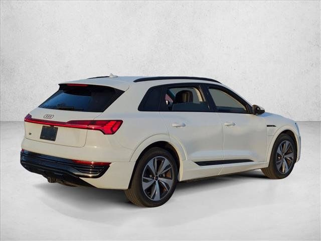 Used 2024 Audi Q8 e-tron Premium AWD/4WD image 5