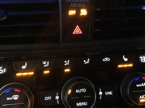 Used 2019 Volkswagen Jetta GLI image 25